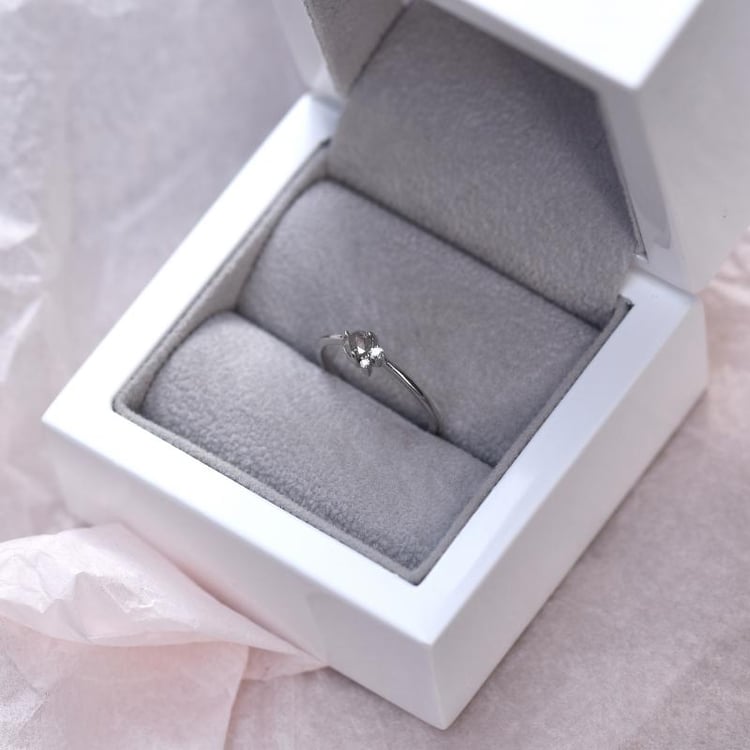 Nežný zlatý prsteň so salt and pepper diamantom Aghate 49716