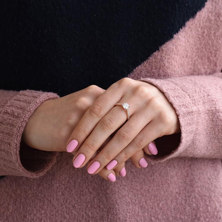 Zásnubný prsteň s moissanitom a postrannými diamantmi Alani 115900