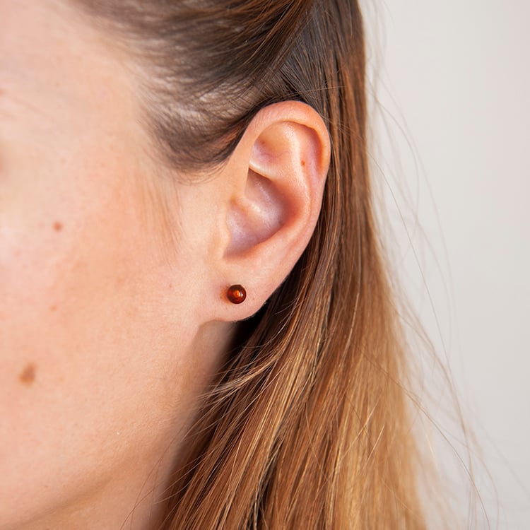 Jantárové guličkové 5mm náušnice zo striebra Carmel 107879