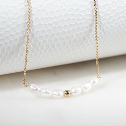 Strieborný náhrdelník s perlami Floatila