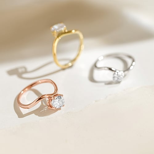 Zásnubný prsteň s oval lab-grown diamantom Carrie