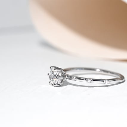 Nežný zásnubný prsteň s diamantmi Maisha