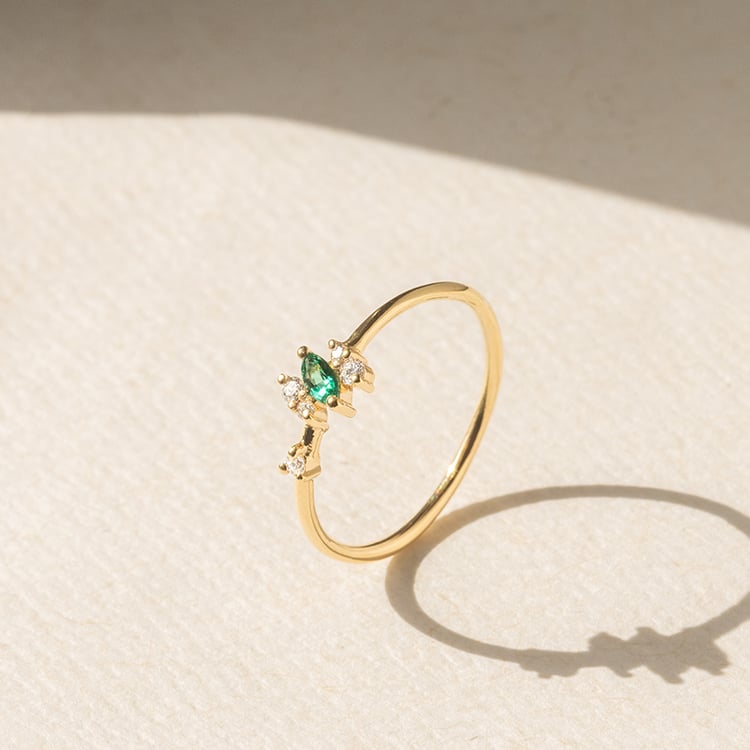 Strieborný cluster prsteň s lab-grown smaragdom a diamantmi Atan 138855