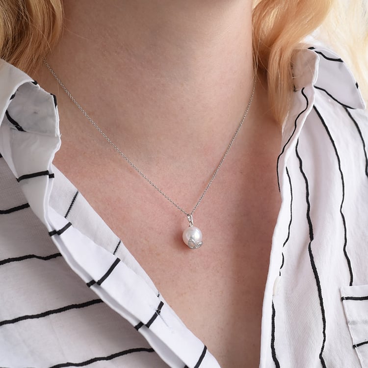 Prívesok s perlou a diamantovými lístky 87404