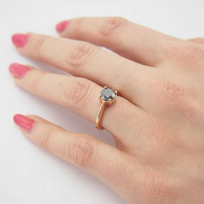 Prsteň s čiernym diamantom