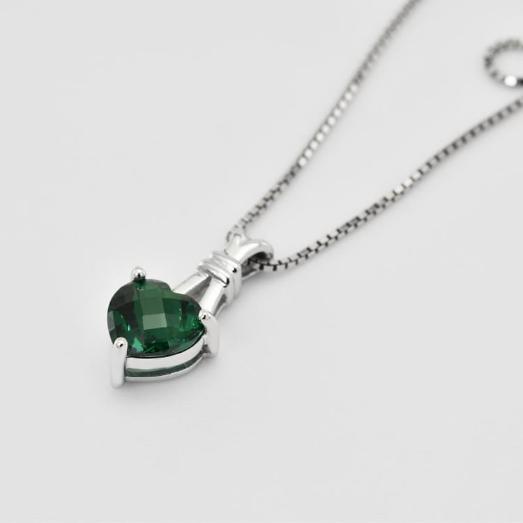 Strieborný náhrdelník so smaragdom 4862