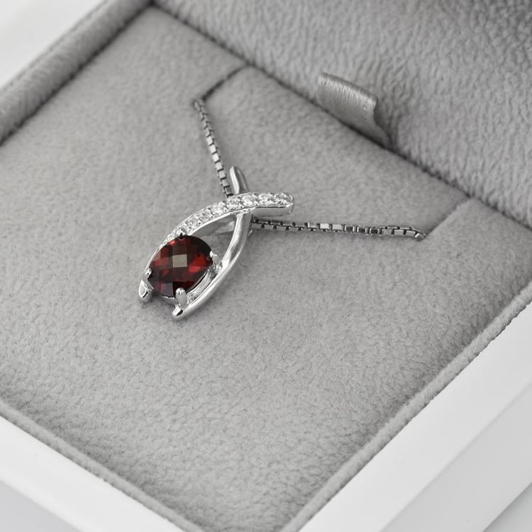 Granátový prívesok 41213