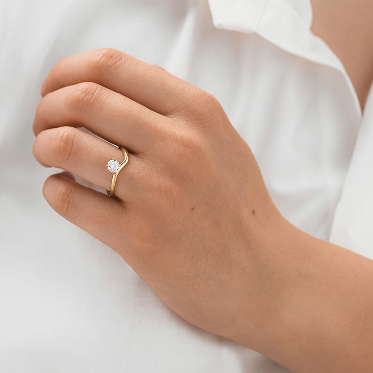 Prsteň s round moissanitom 154759