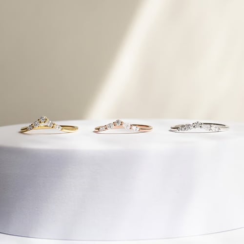 Vykrojený rozvodový prsteň s round, pear a marquise lab-grown diamantmi Iman