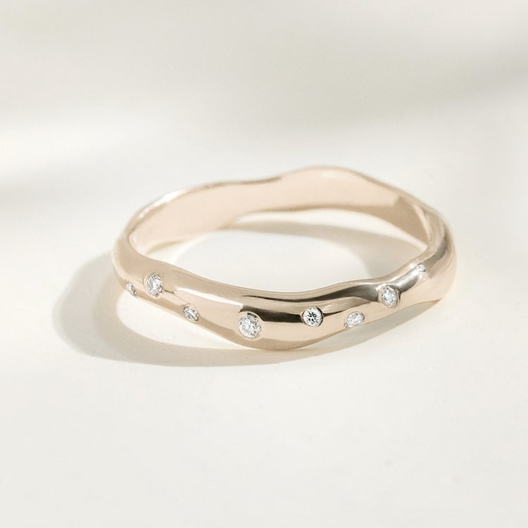 Nepravidelné svadobné obrúčky z orieškového zlata s diamantmi Parnell 166285