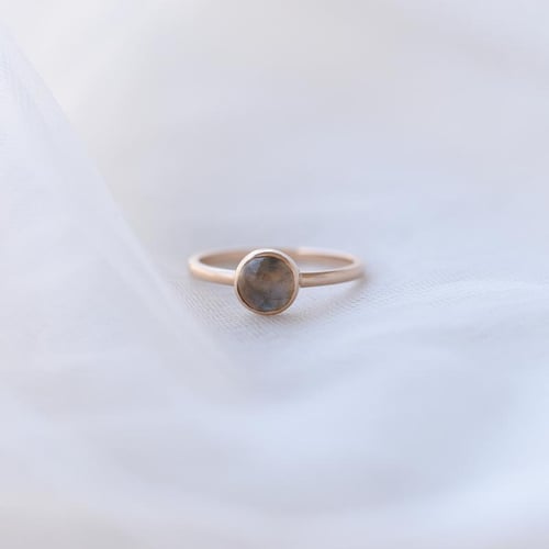 Zlatý minimalistický prsten s labradoritom Sevita