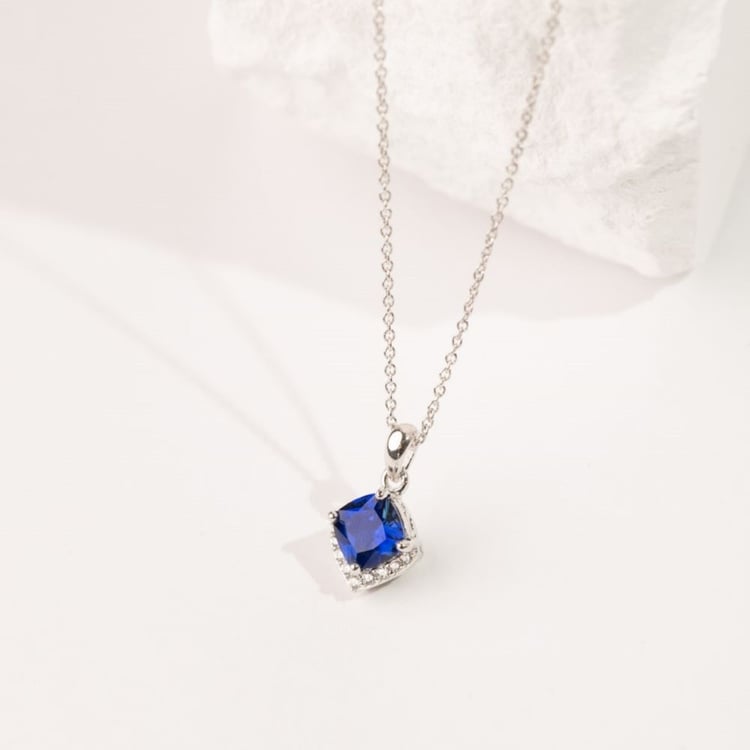 Strieborný prívesok so zafírom 164432