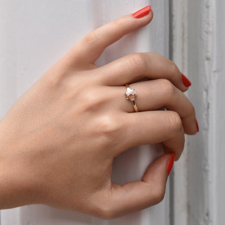 Zlatý prsteň s baguette diamantmi Casia 44742