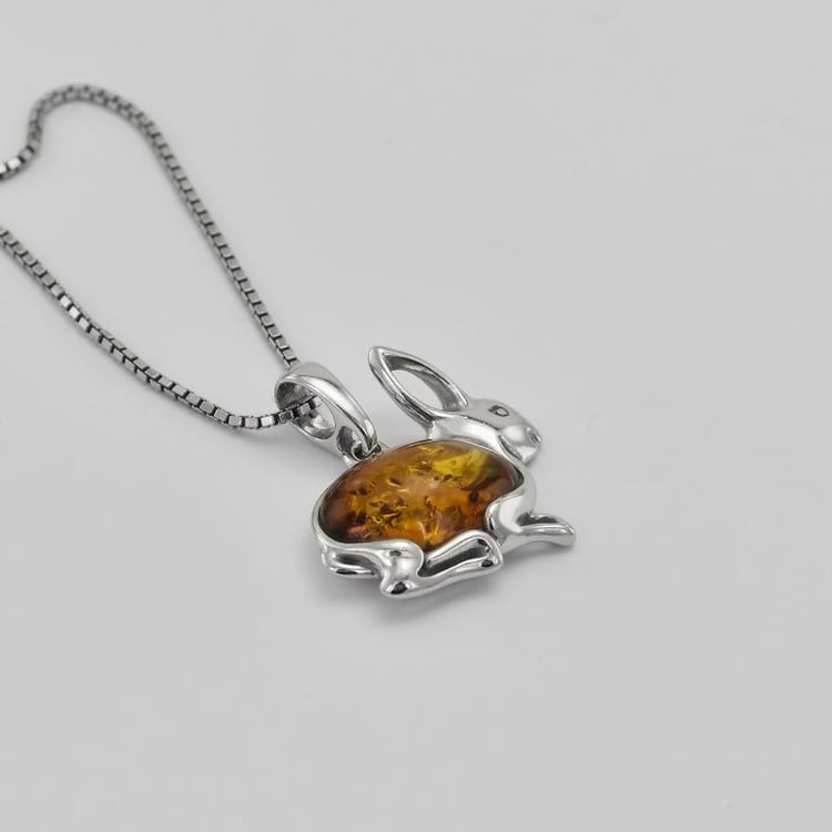 Jantárový prívesok 36910