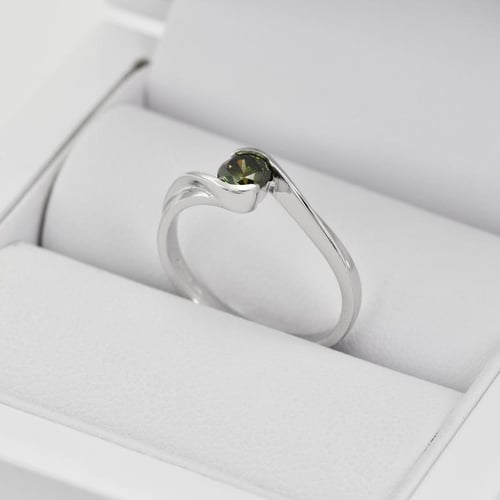 Zásnubný prsteň so zeleným diamantom Yadu