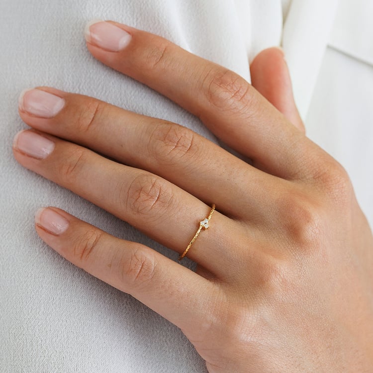 Strieborný diamantový prsteň s tepaným povrchom Milan 157785