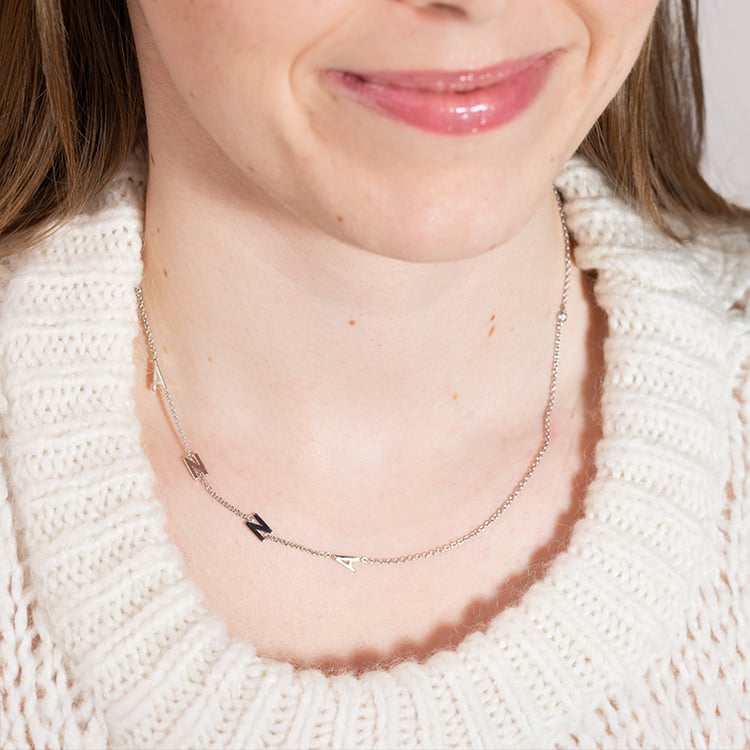 Náhrdelník so 4 písmenami vašej voľby a diamantom Lupe 151202