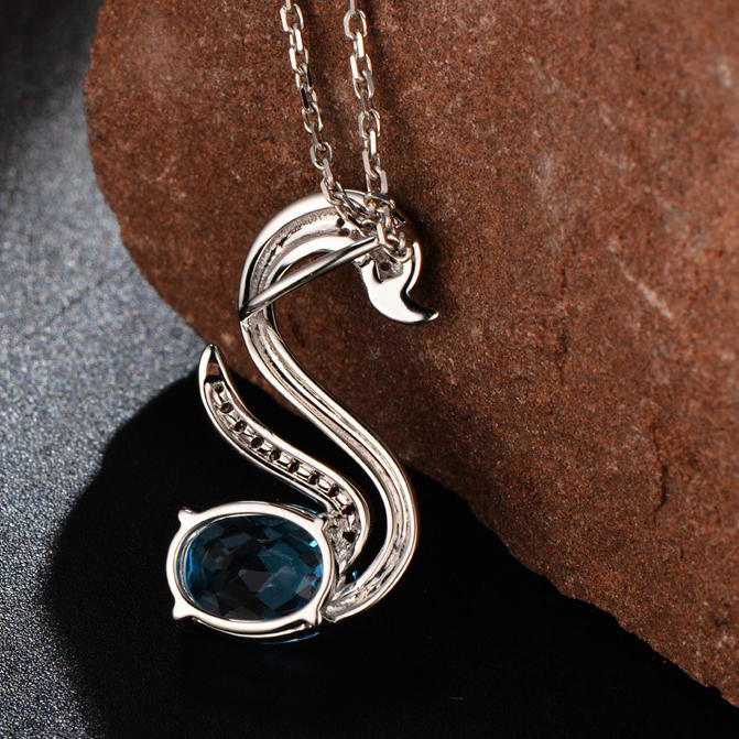 Zlatá labuť s modrým topásom a diamantmi Swanie 8487