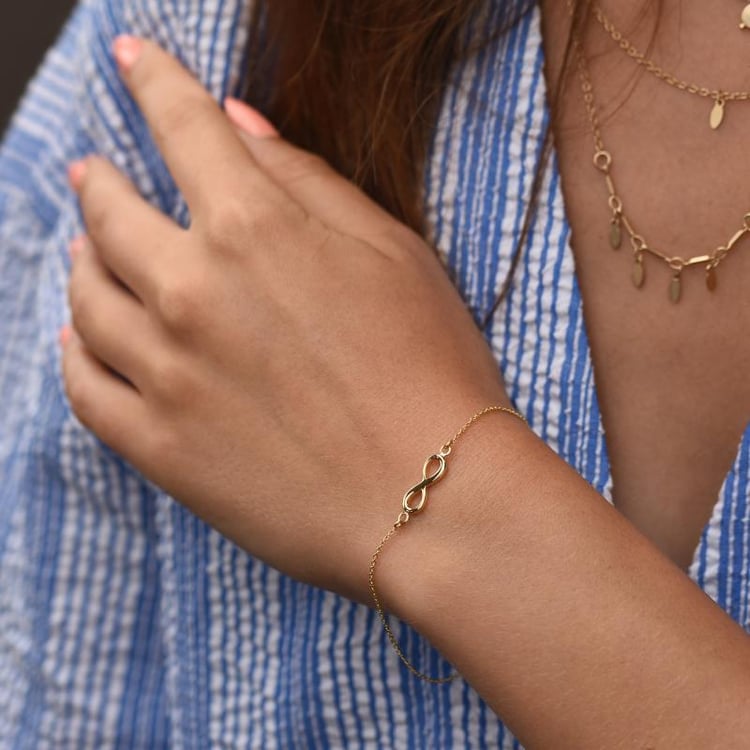 Zlatý fashion náramok s motívom nekonečna 46834