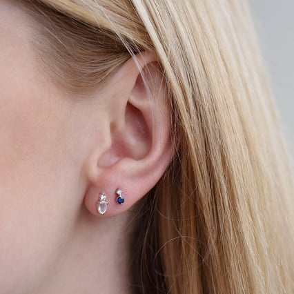 Cluster náušnice s mesačným kameňom, zafírom a diamantmi Megaira