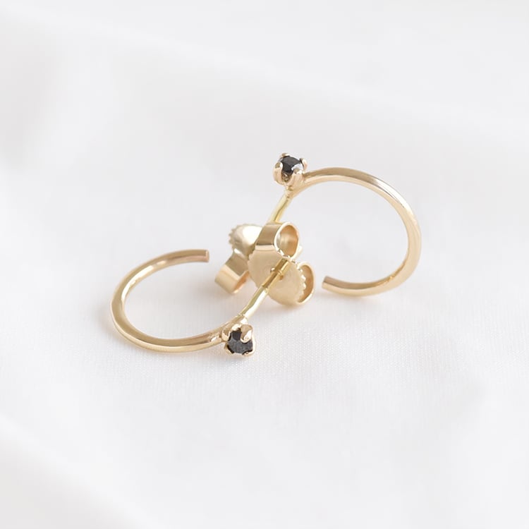 Kruhové náušnice s čiernymi diamantmi 93797