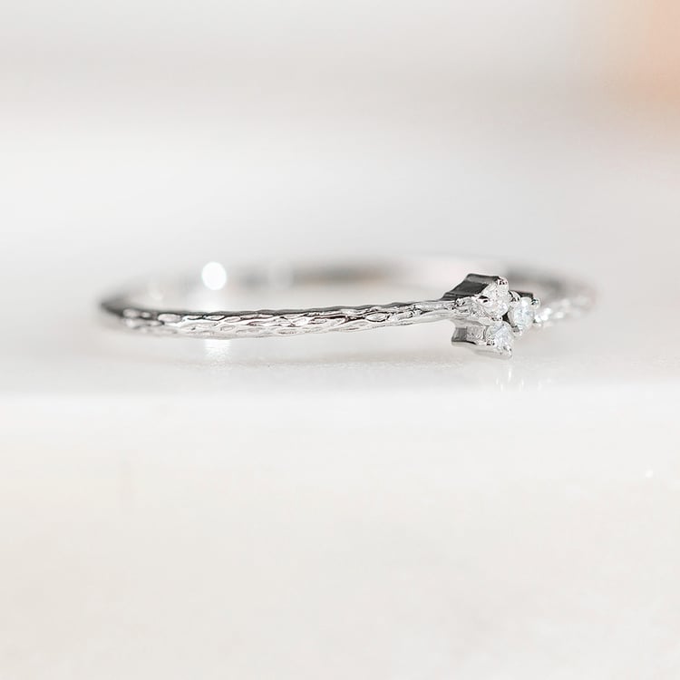 Strieborný diamantový prsteň s tepaným povrchom Milan 157783