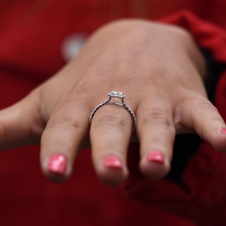 Halo prsteň s diamantmi z bieleho zlata 48049