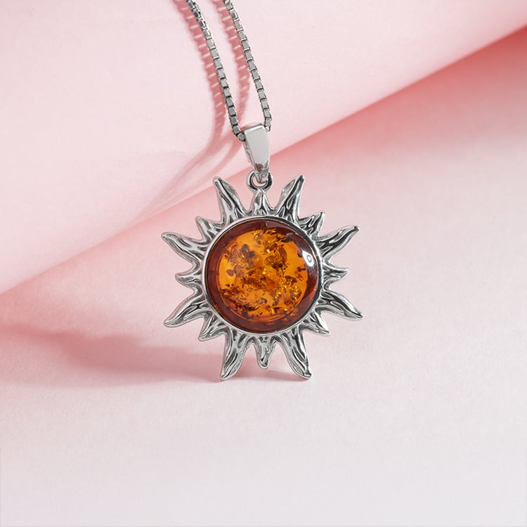 Strieborný jantárový prívesok v tvare slnka 150714