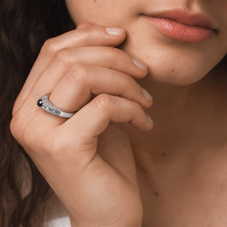 Vintage zlatý zásnubný prsteň s čiernym diamantom Daniew 154094