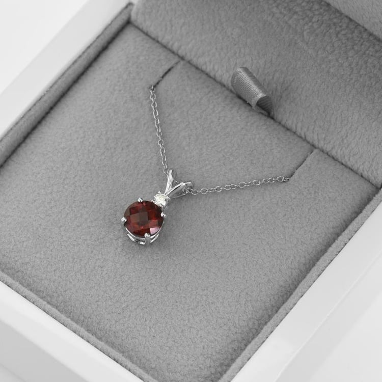 Náhrdelník s granátom 19578
