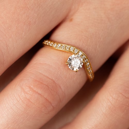 Atypický zásnubný prsteň s diamantmi Clea