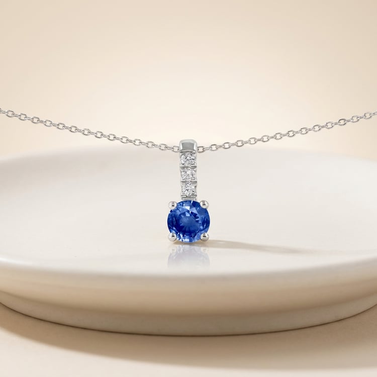 Romantický přívěsek s modrým safírem a lab-grown diamanty Dai 171105