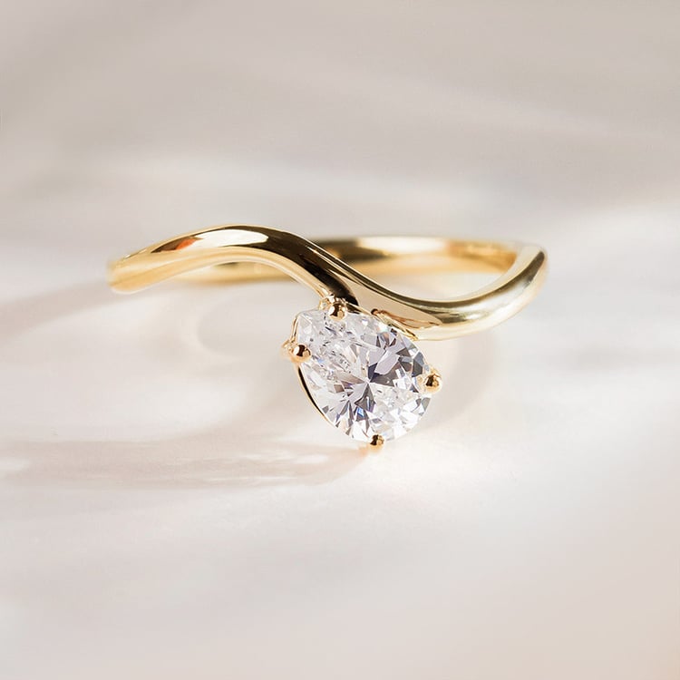 Zásnubný prsteň s pear lab-grown diamantom 154741