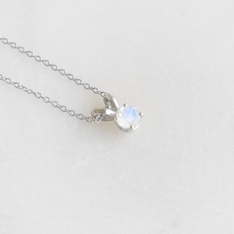 Minimalistický náhrdelník s mesačným kameňom 93802