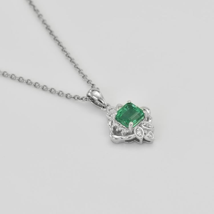 Platinový náhrdelník so smaragdom 349