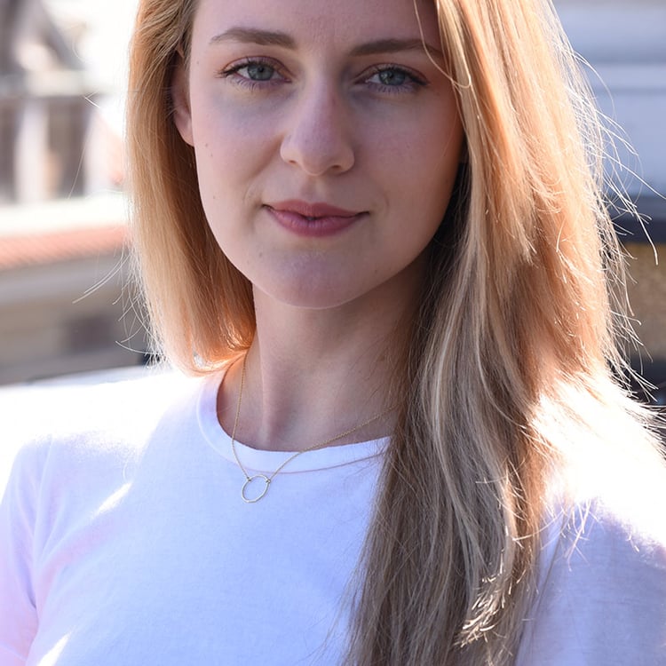 Strieborný náhrdelník minimalistického tvaru Karma 103626