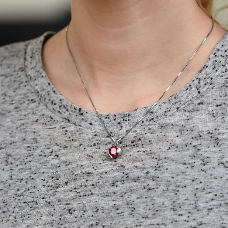 Strieborný náhrdelník s rubínom 27934