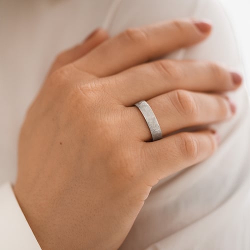 Netradičné zlaté svadobné obrúčky s diamantmi Gera