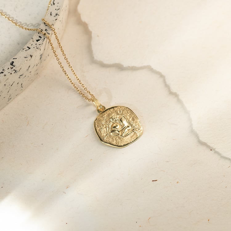 Zlatý prívesok so symbolmi znamenia zverokruhu 143677