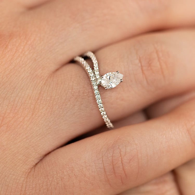 Atypický zásnubný prsteň s lab-grown diamantmi Finie 138625