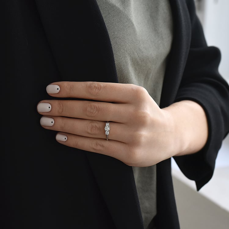 Zásnubný prsteň s tromi čírymi topásmi 72176