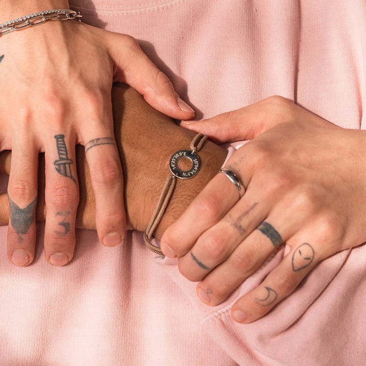 Pánsky povrázkový náramok s gravírom súradníc Bates 115916