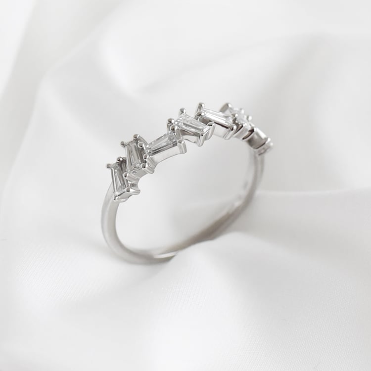 Minimalistický prsteň s diamantmi 90941