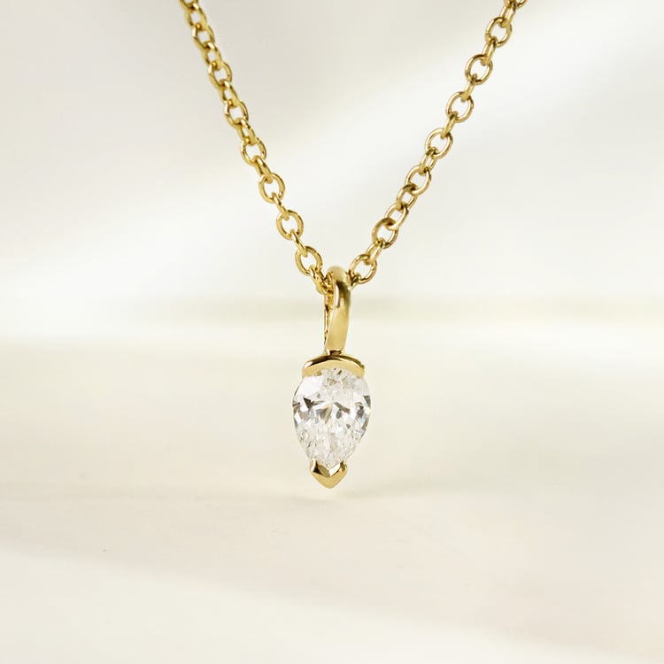 Minimalistický prívesok zo striebra s diamantom v tvare pear Malena 161656