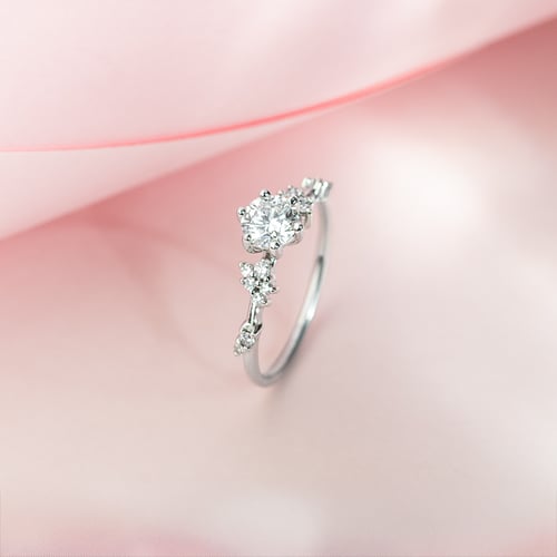 Romantický zásnubný prsteň s lab-grown diamantmi Therese