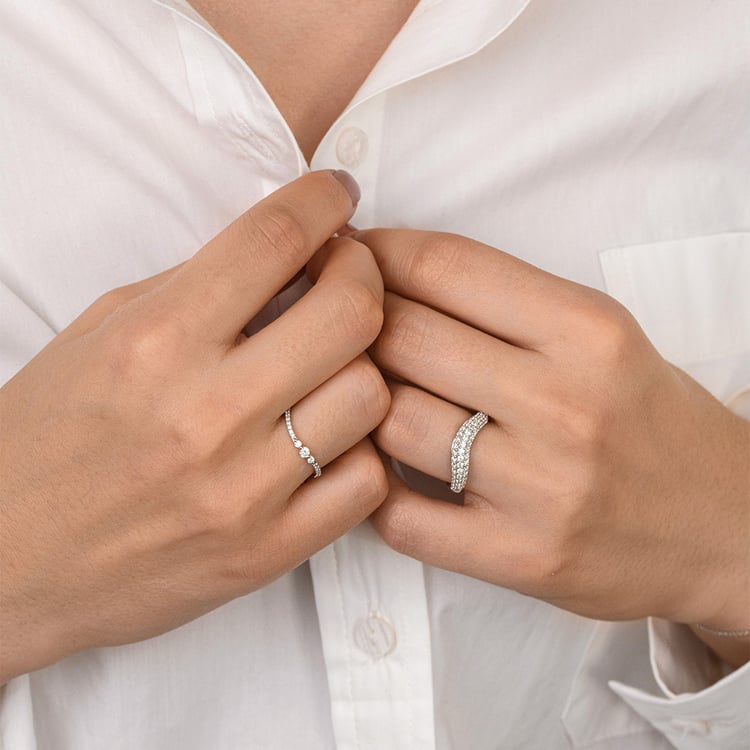 Zvlnený strieborný prsteň s lab-grown diamantmi Mikael 160690