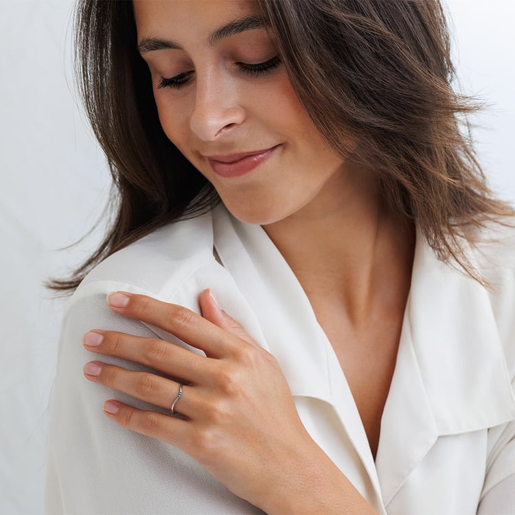 Strieborný prsteň s tromi modrými diamantmi 157762