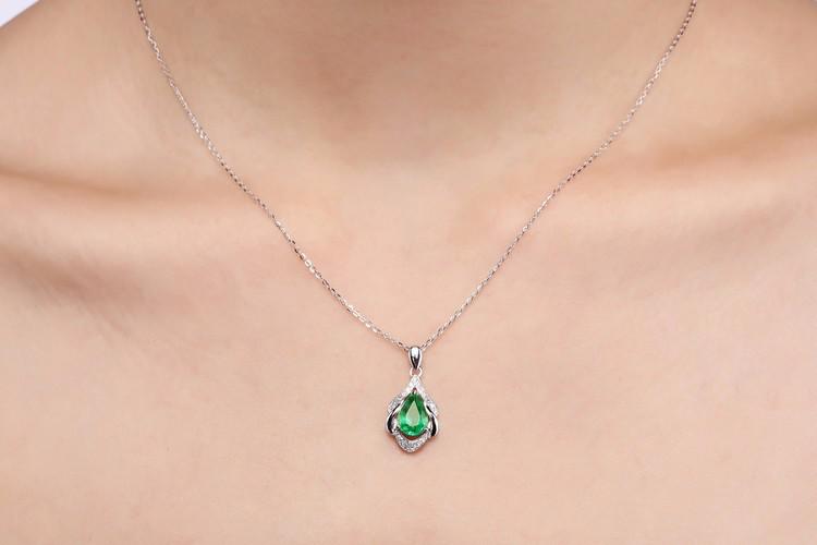 Náhrdelník so smaragdom Creola 7005