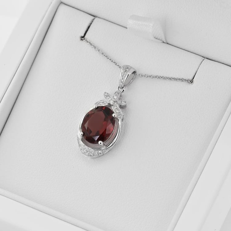 Granátový prívesok 32989