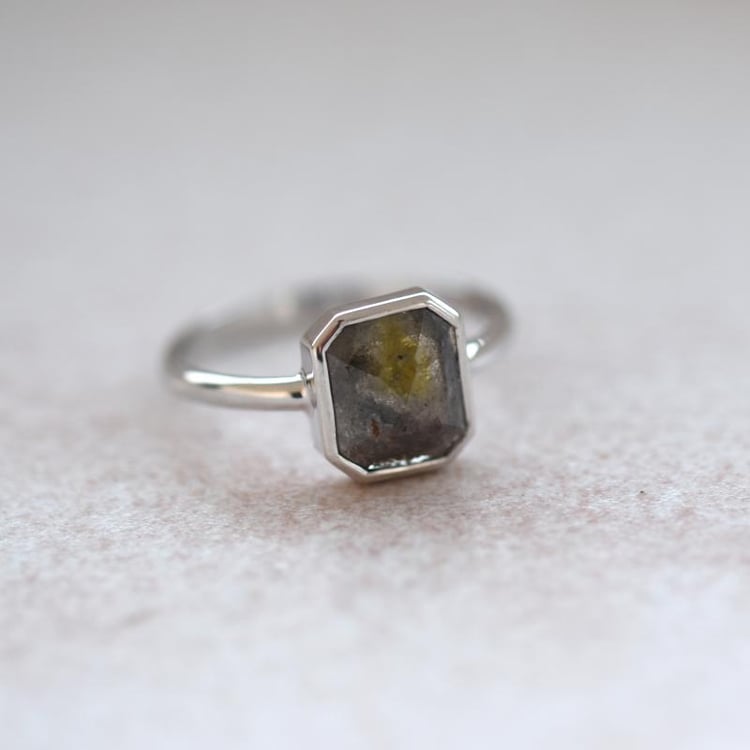 Prsteň s diamantem 51024